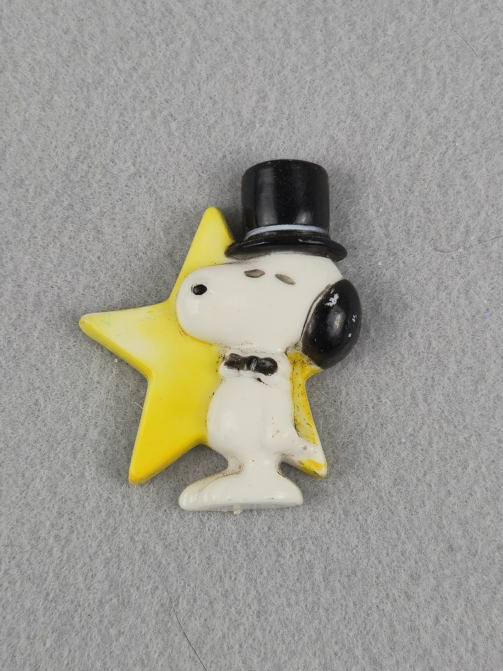 Vintage Snoopy Top Hat Star Magnet Peanuts 1958 Hong Kong